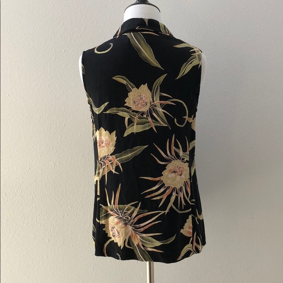 hilo hattie collared button down top - Picture 3 of 6